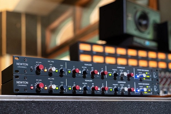 Mặt trước Rupert Neve Designs 5034