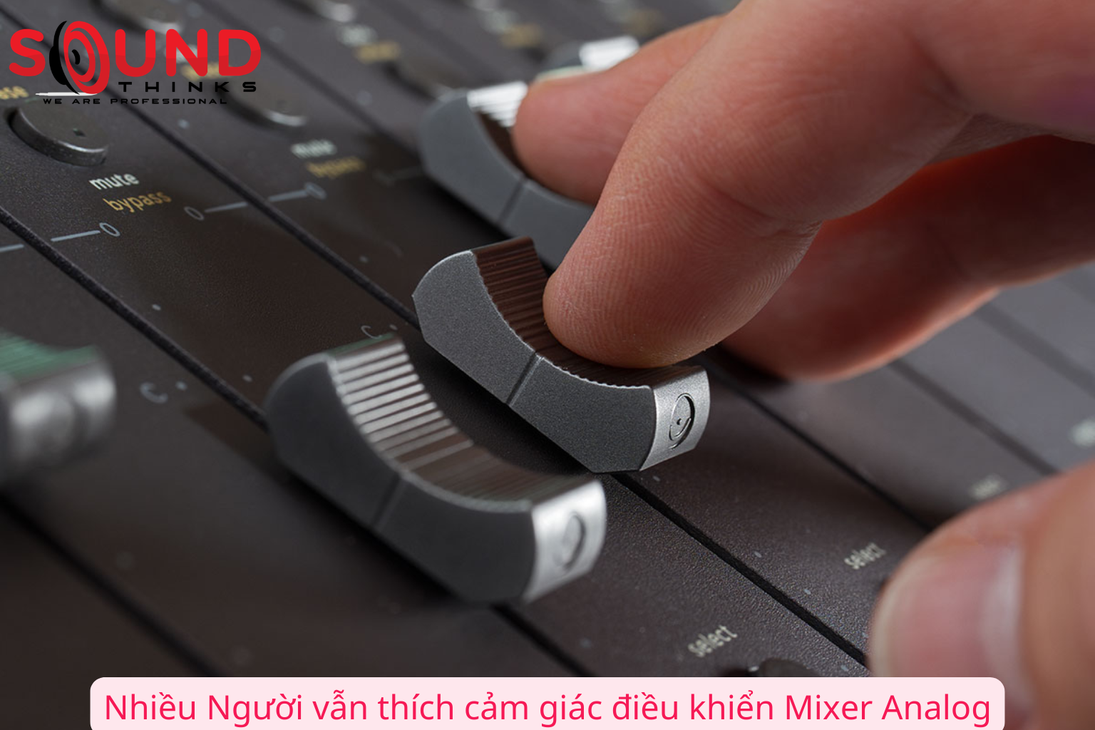 Nhiều Người Vẫn Thích Cảm Giác điều Khiển Mixer Analog