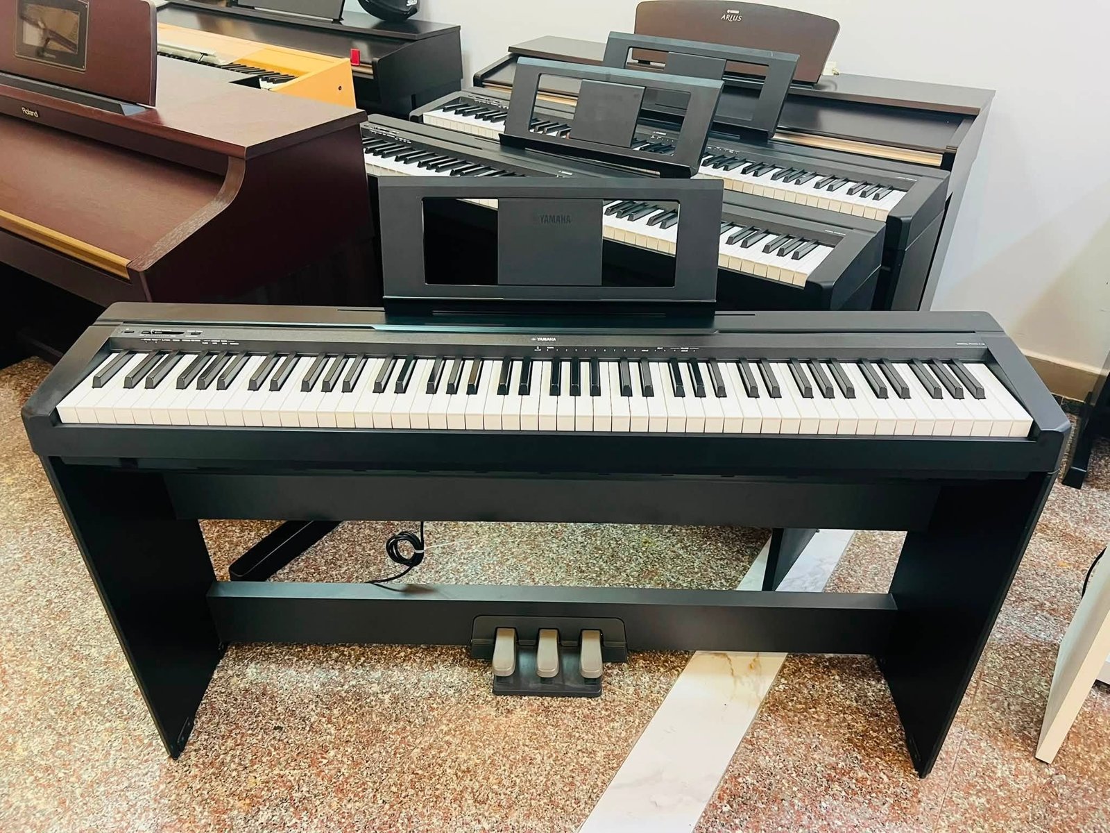 Đàn organ cũ Yamaha 88 phím kèm chân gỗ